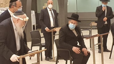 הגר"ד לאו רגעים לפני יציאתו, הערב
