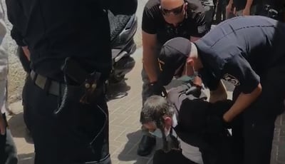 בית הכנסת הגדול נסגר; מתפללים השתוללו