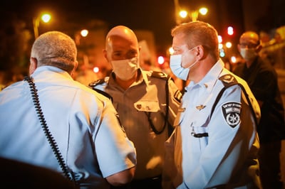 ידיד הערב, לצד מ"מ המפכ"ל, לפני שנכנס לבידוד