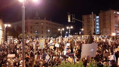 הפגנות נגד נתניהו בבלפור, הערב