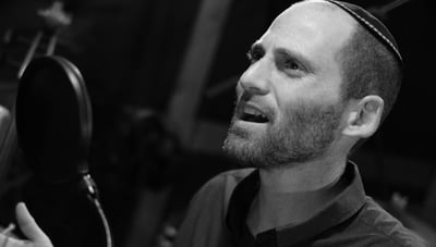 צבי גילה בסינגל חדש מהאלבום: ממעמקים