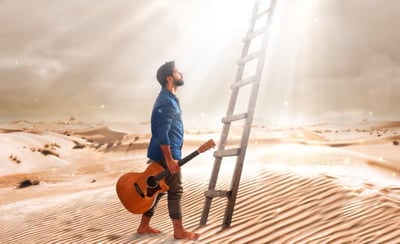 טל שבח בסינגל חדש: "עולים ויורדים"