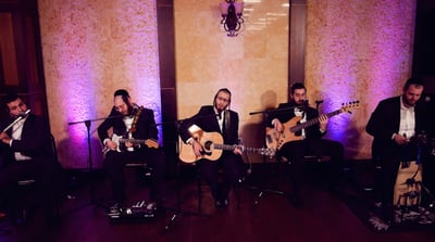 להקת לידל בביצוע חסידי ללהיט: אדון עולם