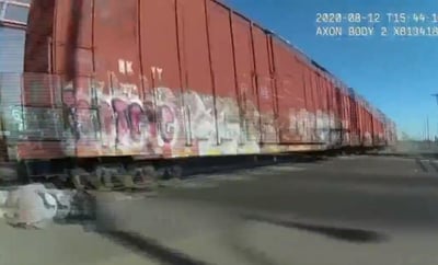 דרמטי: הנכה נדחף, רגע לפני שהרכבת חלפה