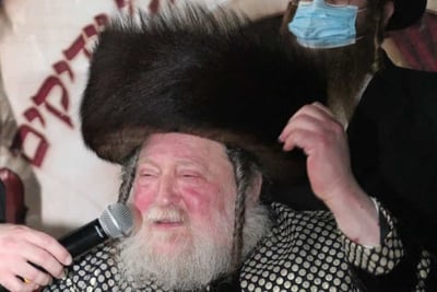 האדמו"ר מפיטסבורג בשמחת האירוסין לנכדתו לפני כחודשיים
