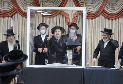 הגרי"מ שכטר בריקוד בקפסולה