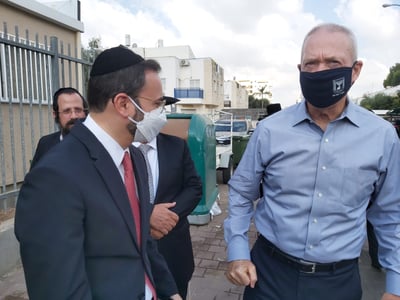 אוריאל בוסו עם יואב גלנט