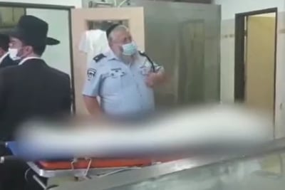 פרידמן על מיטת חברו