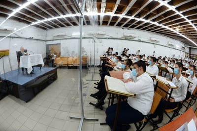 אחרי כחצי שנה: הגרי"ג אדלשטיין יצא מביתו לשיעור בישיבה