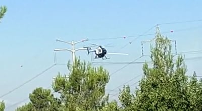 צפו בתיעוד: המסוק שמנקה את חוטי החשמל