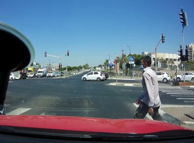 המחבל הולך בנחת