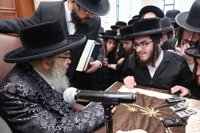 האדמו"ר מסאטמר שוחח בלימוד עם הבחורים