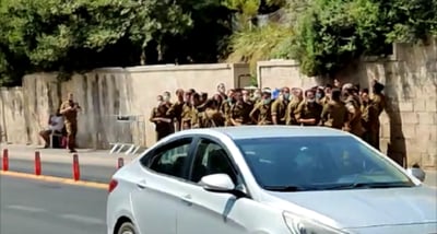מדהים: עשרות חיילים בשירת "ביבי מלך ישראל" • צפו
