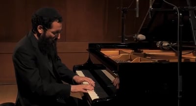 אחיה אשר כהן אלורו בניגון "שנה טובה ומתוקה"