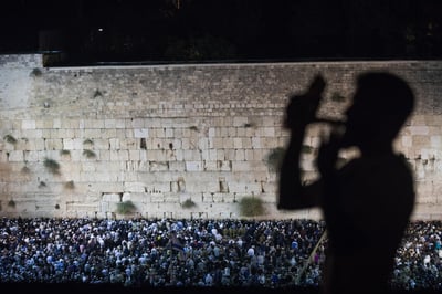 העולם היהודי המליך את ה' והתחנן: "מנע מגפה מנחלתך"