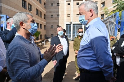 גנץ בבני ברק: "כשמסתירים מידע מישהו נפגע"