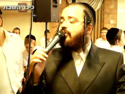 צפו בוידאו: רוקדים ללא הפסקה ב"עטרת שלמה"