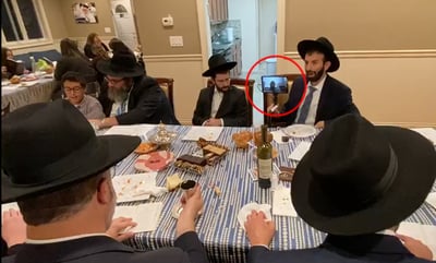 ברית מרגשת: האב ב'זום' והאמא מהמרפסת