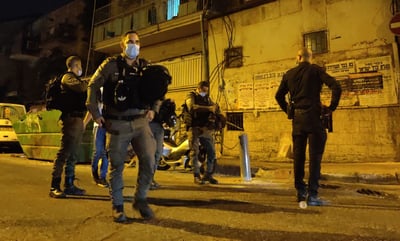 כוח ימ"ר פשט על מאה שערים וחיפש חשודים בתוך סוכות