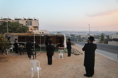 מניין חצרות בשכונת רמות. תמונת אילוסטרציה