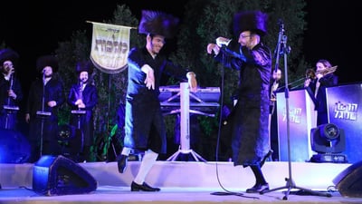 אהרל'ה סאמט ו'מלכות' במחרוזת לכבוד החתן המלחין