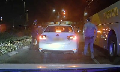 בלשי המשטרה עצרו את בן 54 שנהג ללא רישיון