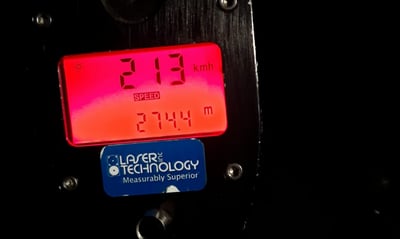 נהג נתפס "טס" בנתיבי איילון על 213 קמ"ש
