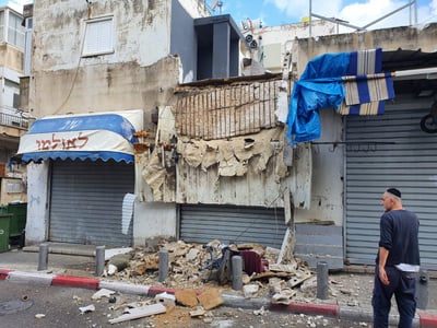 פגעי מזג האוויר: אישה ניצלה מקריסת בניין