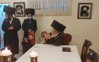הרבי מפרמישלאן ערך 'חלאקה' לנכדו הקטן