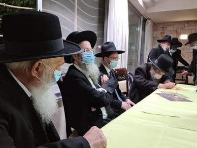 שמחה ב'מיר' ו'תפרח': נכדת הגר"א פילץ והגר"ב קרליבך - התארסה