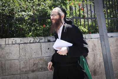 איך הצליח רומפלר לצאת מהארץ? חקירה - ותשובת העו"ד