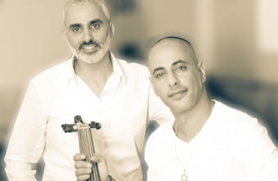 נריה חובב ועוז דוד בקליפ בכורה: שפתי תפתח
