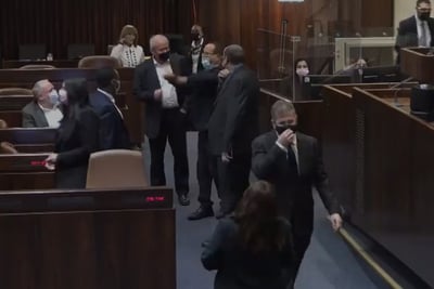 איוב קרא במליאה