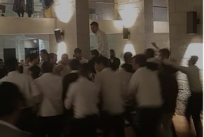 הבחורים במלונית