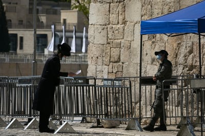 אלו הגבלות הסגר השלישי; 'אנו נכנסים לגל המסוכן ביותר'