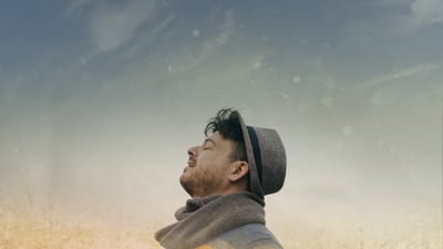 אלי סלומון בקליפ קאבר חדש: "שרק תחייך"