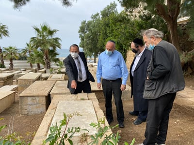 השר אביטן בבית הקברות