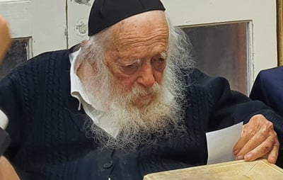 הגר"ח בישיבת ה'מועצת' האחרונה, בביתו