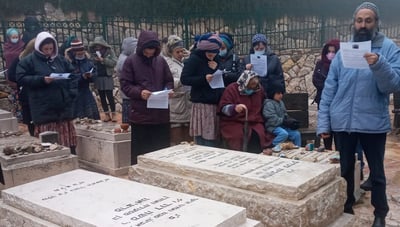 מרגש: שירת 'ממקומך' על קברו של הנער אהוביה סנדק