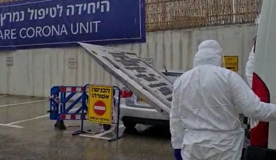 הגעת היולדת לבית החולים, הערב