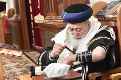 הראשון לציון לשאת דברי התעוררות וחיזוק עקב המצב