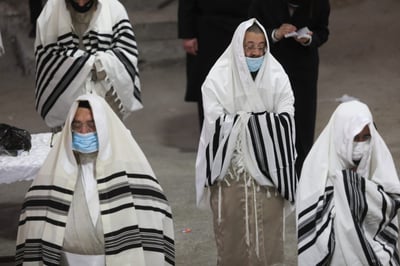 תפילה בחול המועד בקרלין סטולין