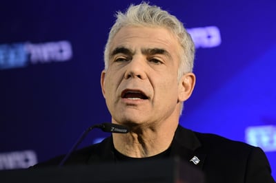 לפיד איים: אני ארדוף את חב"ד, הסוף לחנוכיות ובתי חב"ד