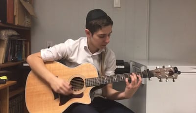 עילוי הגיטרה "מכה שנית" בקטע מרהיב