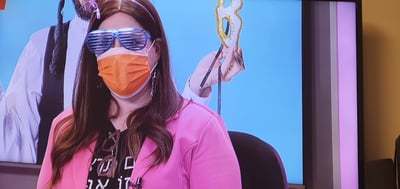 תכנית חגיגית לפורים: יעל צין תזהה את המרואיינת?