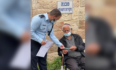 חוקרי המשטרה השיבו לקשיש את כספו