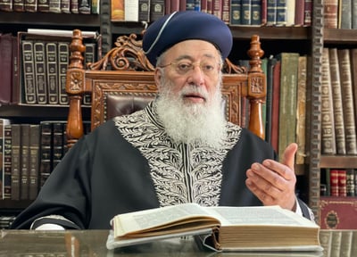 הראשל"צ הגר"ש עמאר בהלכות פסח שחל במוצ"ש