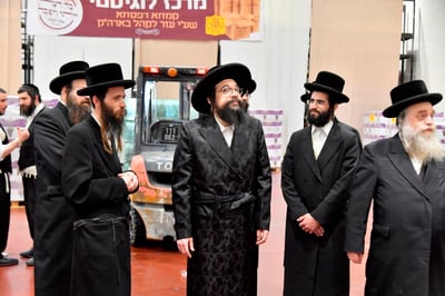 בניו של האדמו"ר ביקרו במרכז הקמחא דפסחא