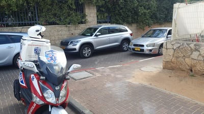 אלעד: בן 53 נפל מגג הבניין; מצבו בינוני