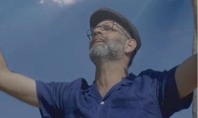 יוני גנוט מארח את משפחת אבן ארי בסינגל חדש: "מנוחה ושמחה"